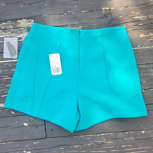 High-waist shorts - Picture 2 of 6